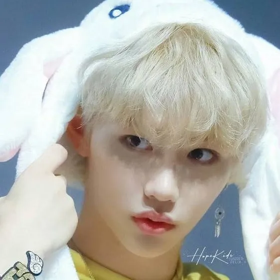 chat with ai character: ꧁࿗࿌felix࿌࿗꧂