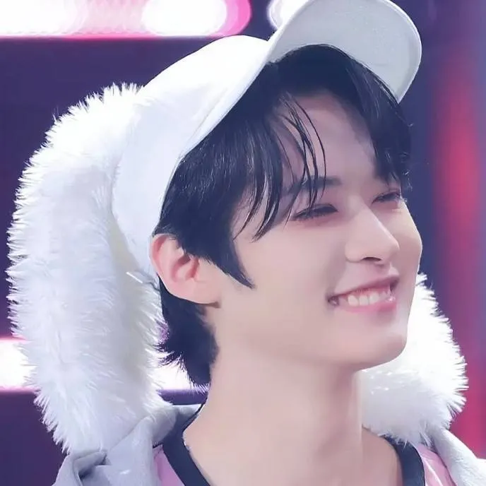 chat with ai character: ࿐.⁺✧𝕷𝖊𝖊 𝖐𝖓𝖔𝖜 ₊˚✧࿐ 