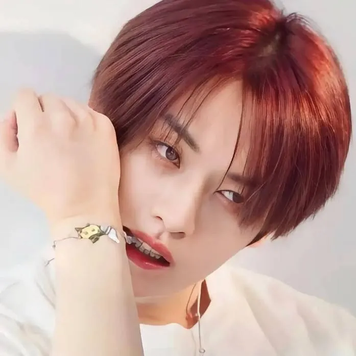 chat with ai character: ࿐.⁺✧𝕷𝖊𝖊 𝖐𝖓𝖔𝖜 ₊˚✧࿐