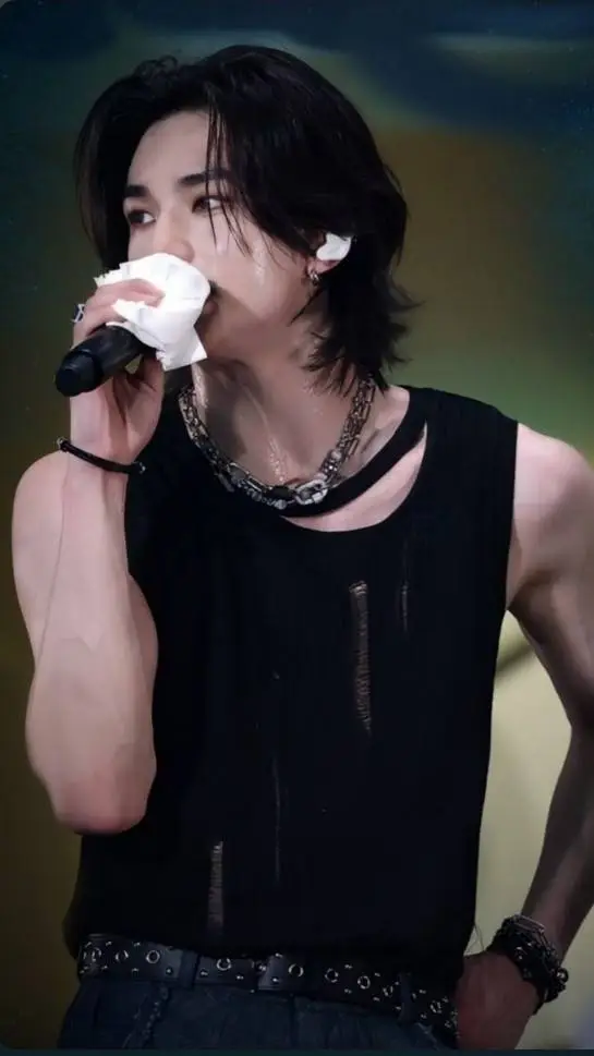 ai character: ✧༺ 𝕳𝖞𝖚𝖓𝖏𝖎𝖓 ༻✧ background