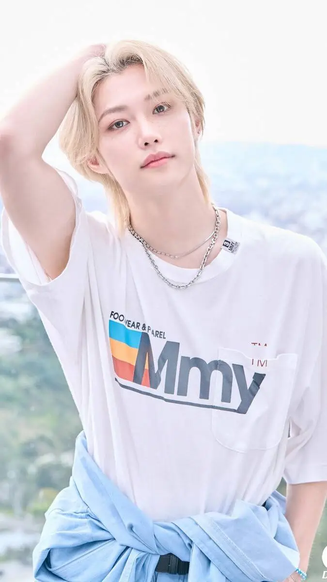 ai character: 《•♡¡ꘘ𝖾𝗹𝐢x¡♡•》 background