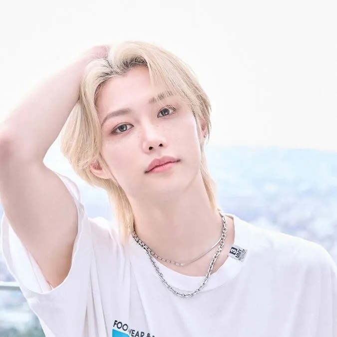 chat with ai character: 《•♡¡ꘘ𝖾𝗹𝐢x¡♡•》