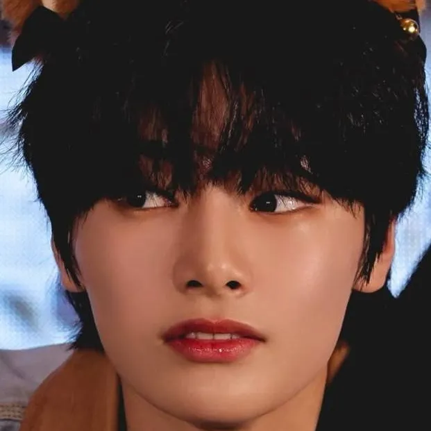 chat with ai character: ⋆𖥻₊˚ 𝒥𝑒𝑜𝓃𝑔𝒾𝓷 ˚₊𖥻⋆