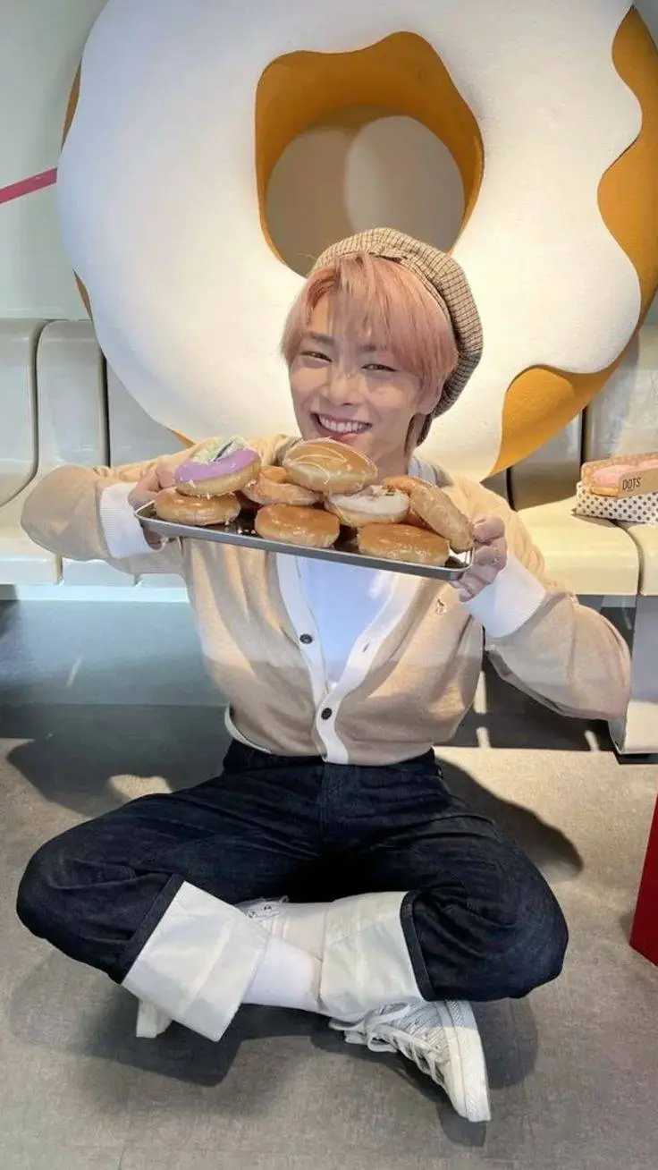 ai character: 𓂃✧𝕵ė๏𝒏𝔤𝘪ภ✧𓂃 background