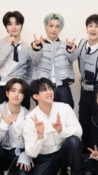 ai character: stray kids  background
