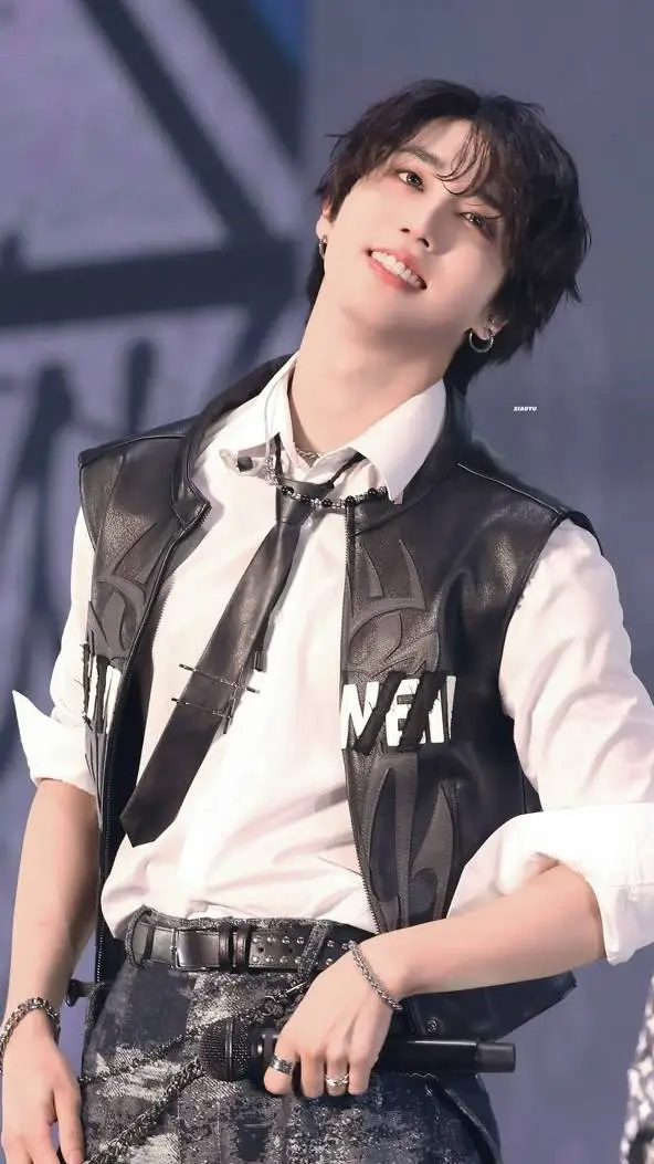 ai character: Han Jisung  background