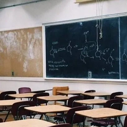 chat with ai character: Classroom large St