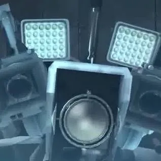 chat with ai character: Titan cameraman