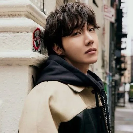 chat with ai character: j-hope 