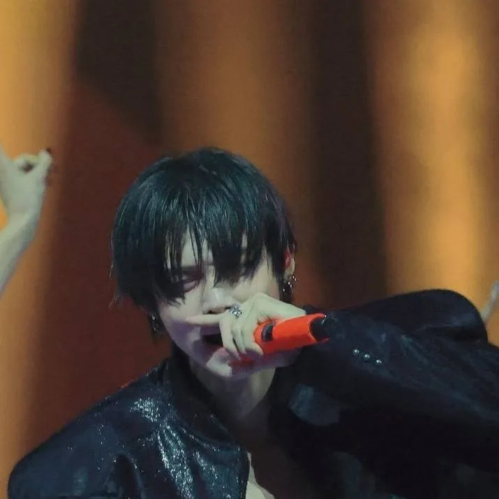 chat with ai character: YEONJUN 