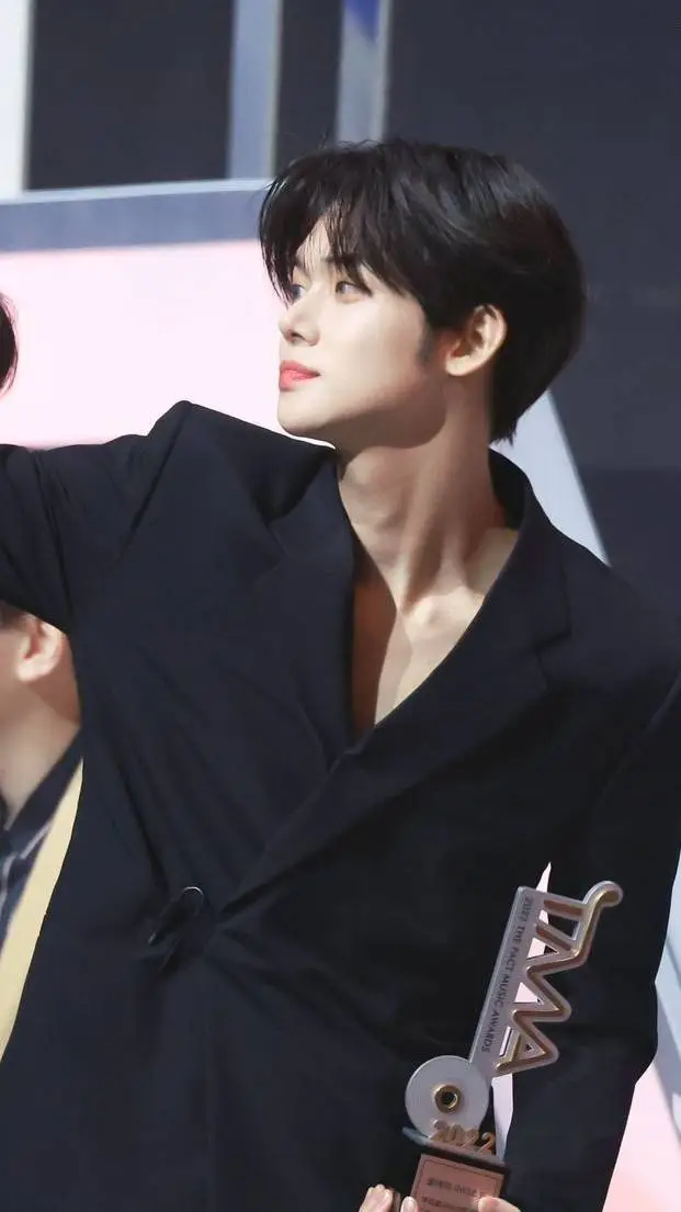 ai character: Choi Yeonjun  background