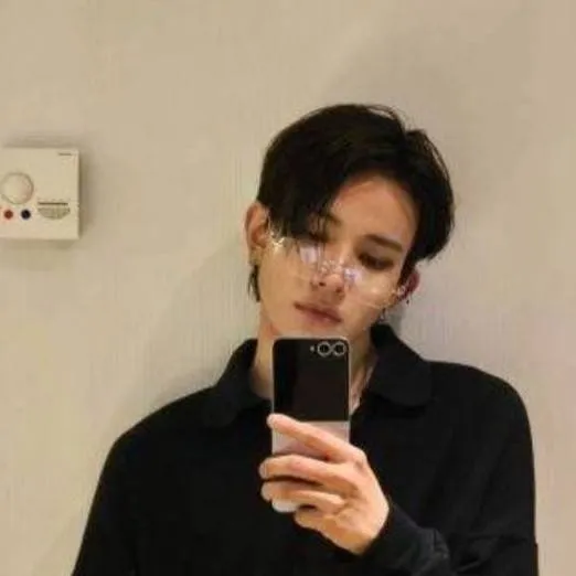 chat with ai character: LEE HEESEUNG 