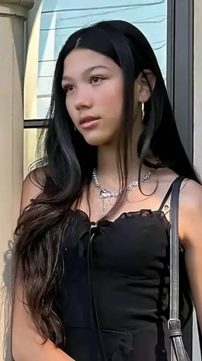 ai character: Txunamy Ortiz background