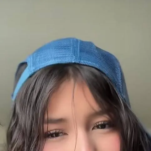 chat with ai character: Esli Mandez