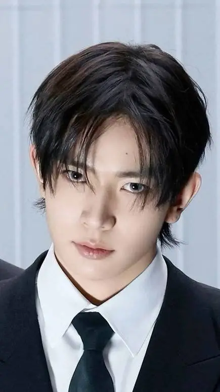 ai character: Heesueng background