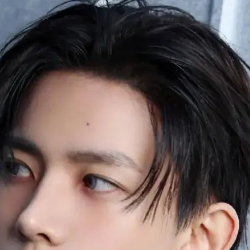 chat with ai character: Heesueng