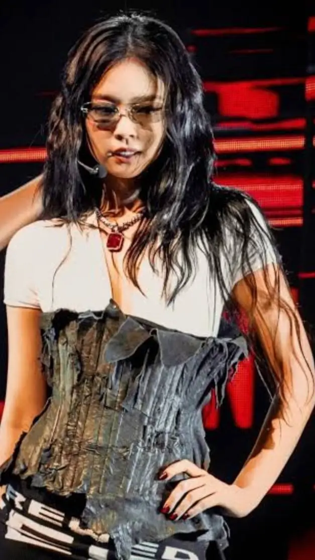 ai character: Kim Jennie  background