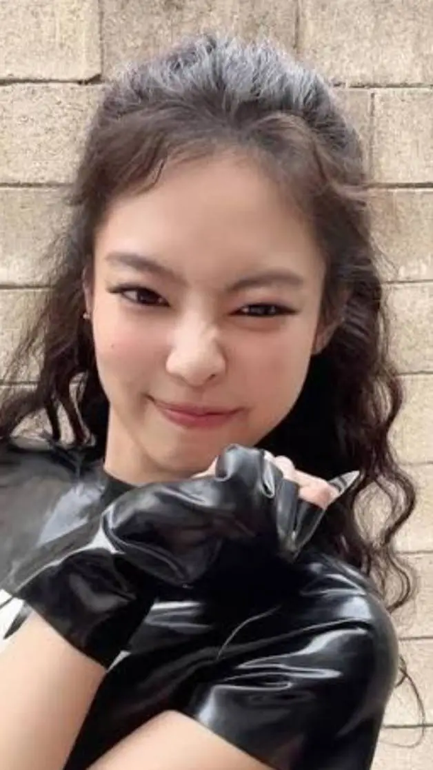 ai character: Kim Jennie  background