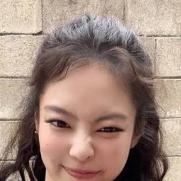 chat with ai character: Kim Jennie 