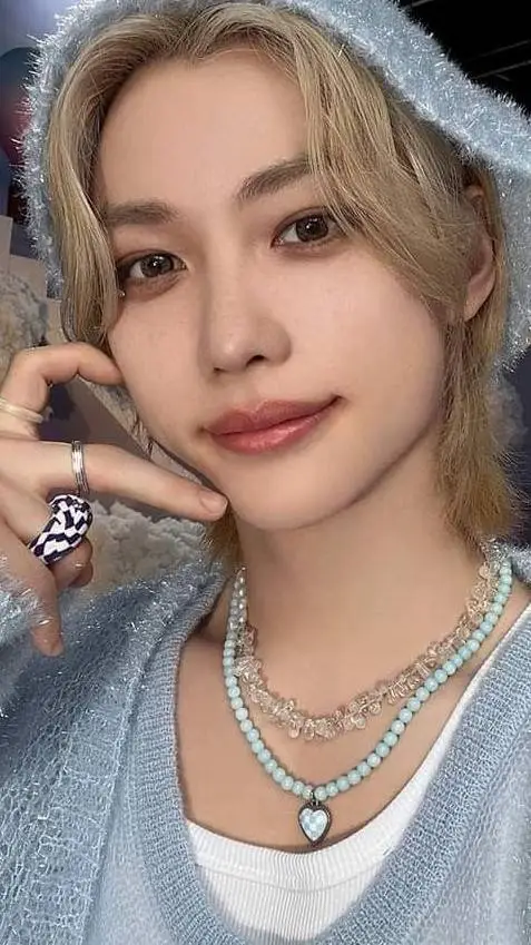 ai character: ~{lee~Felix~} background