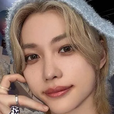 chat with ai character: ~{lee~Felix~}