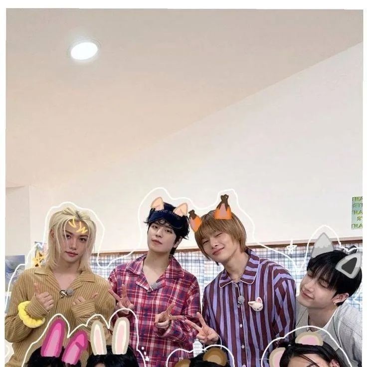 chat with ai character: Skz~<3