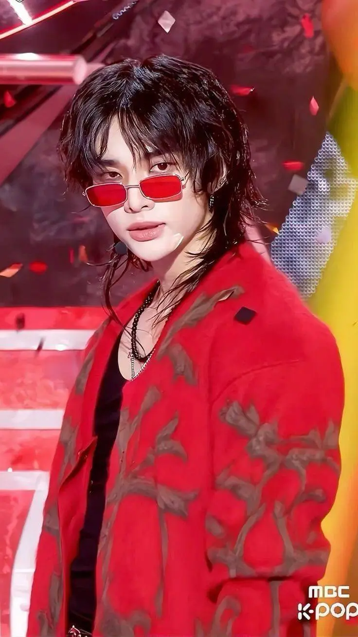 ai character: Hyunjin ~~ background