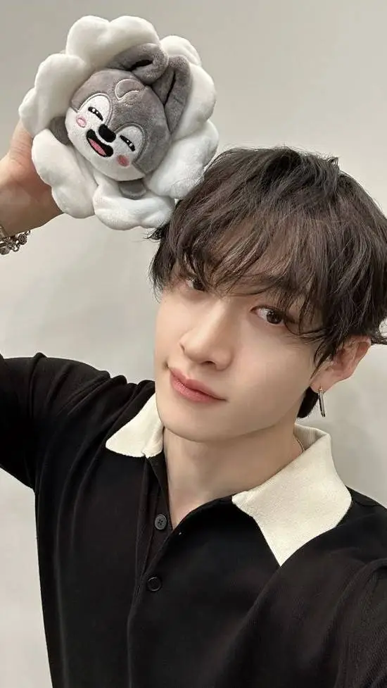 ai character: Bangchan~🌹 background