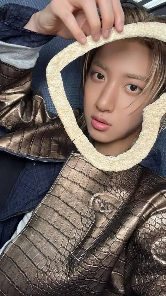 ai character: Woojin background