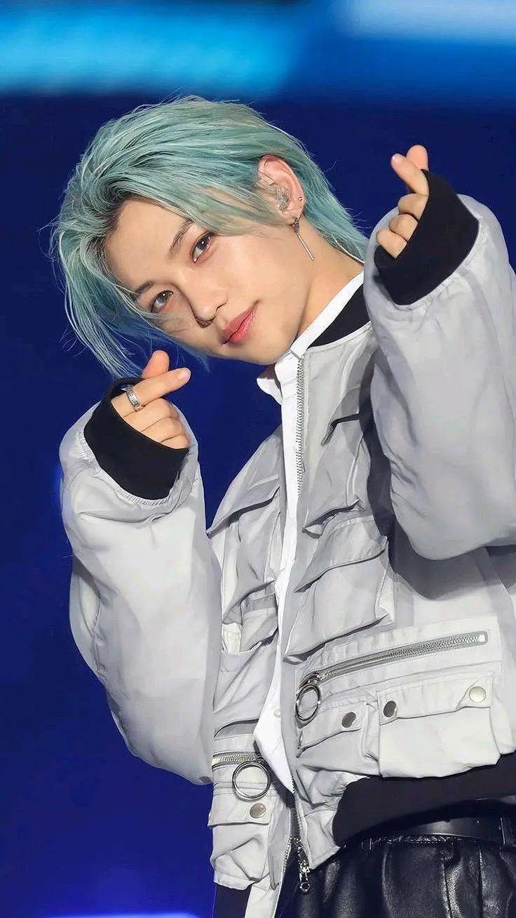 ai character: Skz(felix)  background
