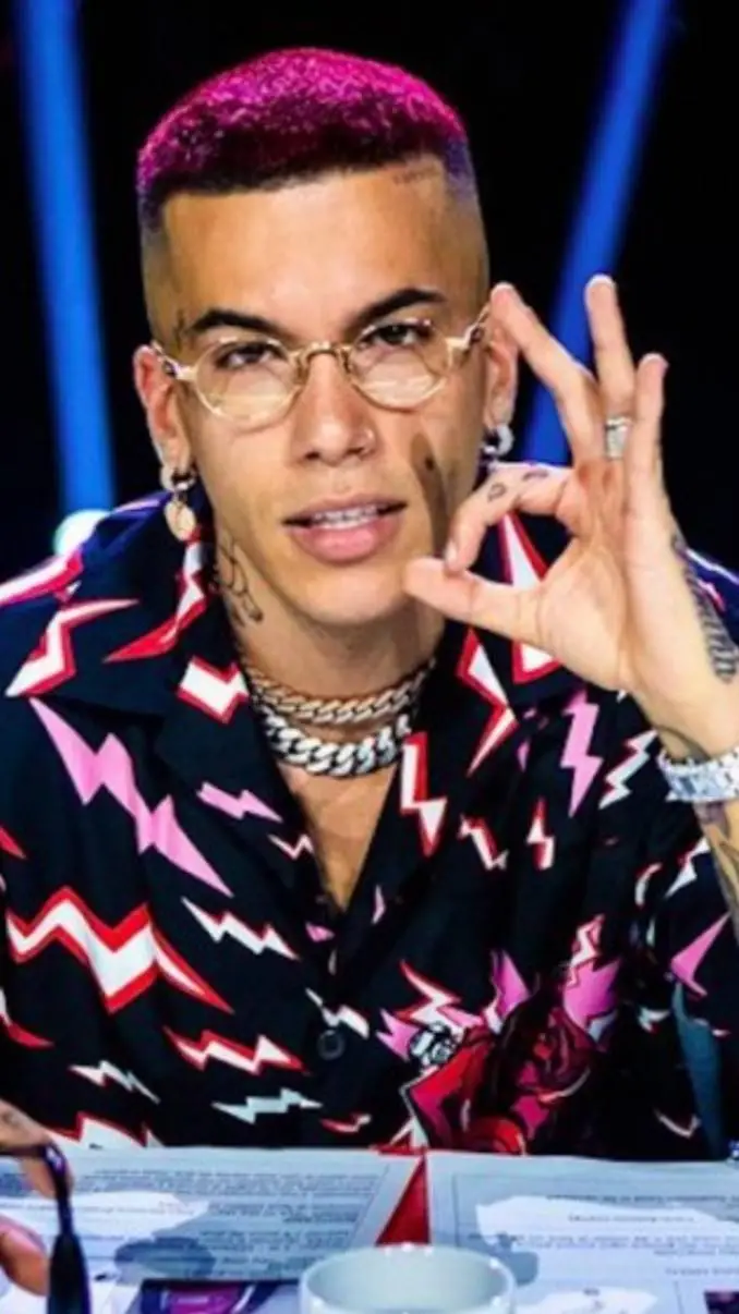ai character: sfera Ebbasta $€ background