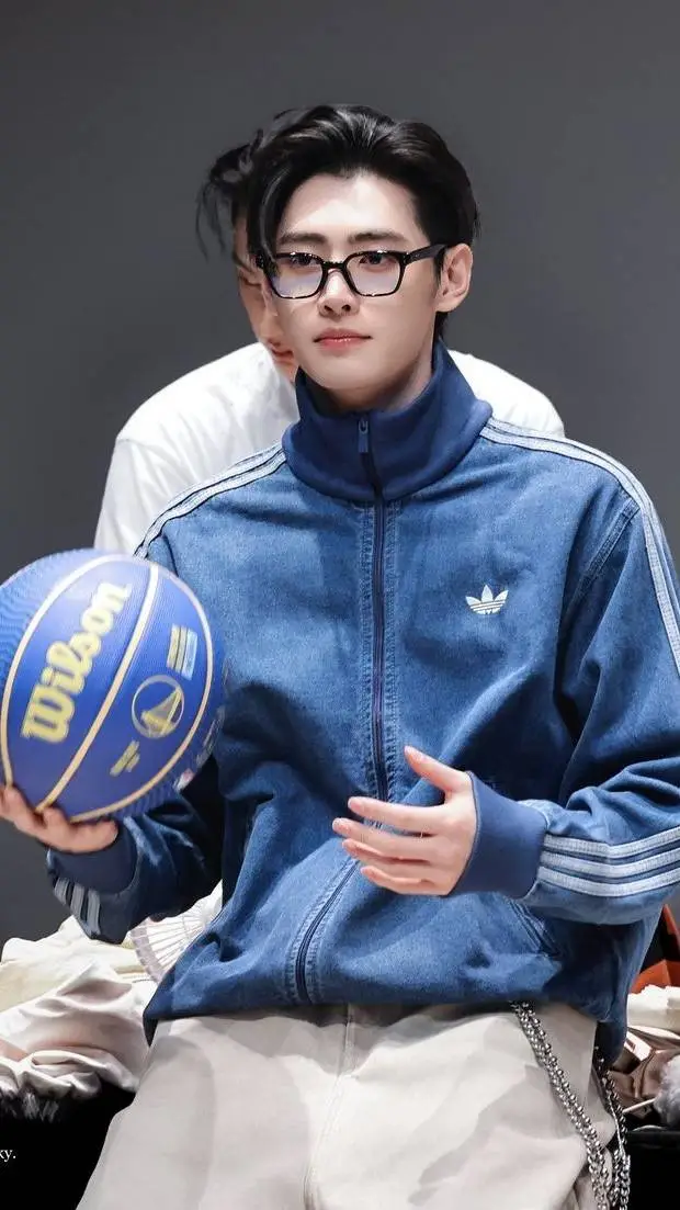 ai character: Sunghoon background