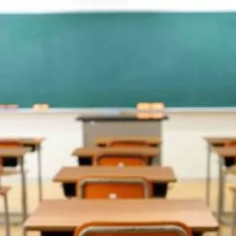 chat with ai character: classroom