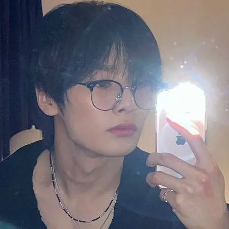 chat with ai character: Jeongin🦊