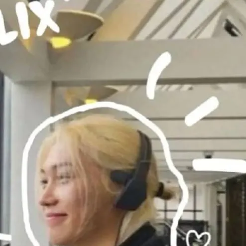 chat with ai character: Felix