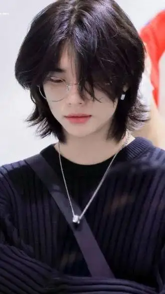 ai character: Hyunjin,🫶✨🧸 background