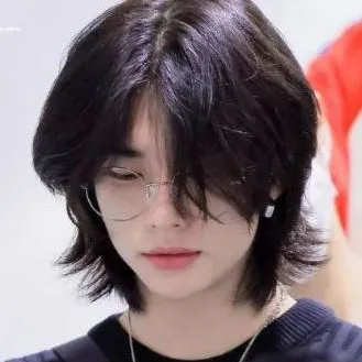 chat with ai character: Hyunjin,🫶✨🧸