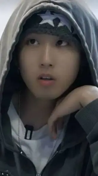 ai character: HANNIE background