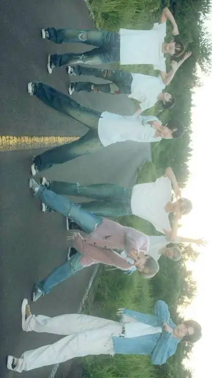 ai character: Enhypen {^•~•^} background