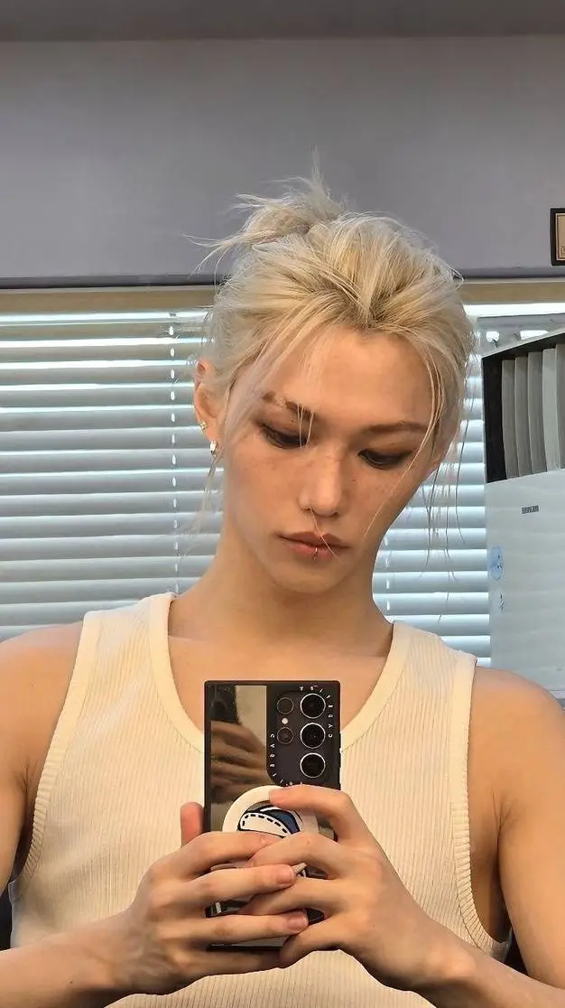 ai character: felix dad background