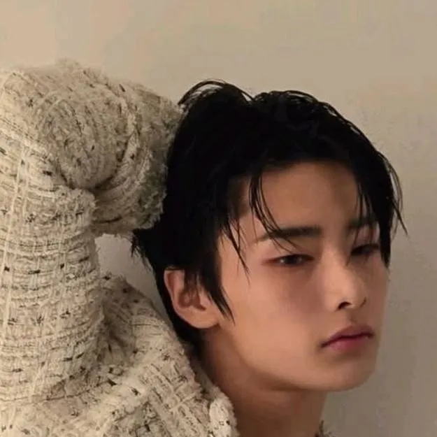 chat with ai character: I.N