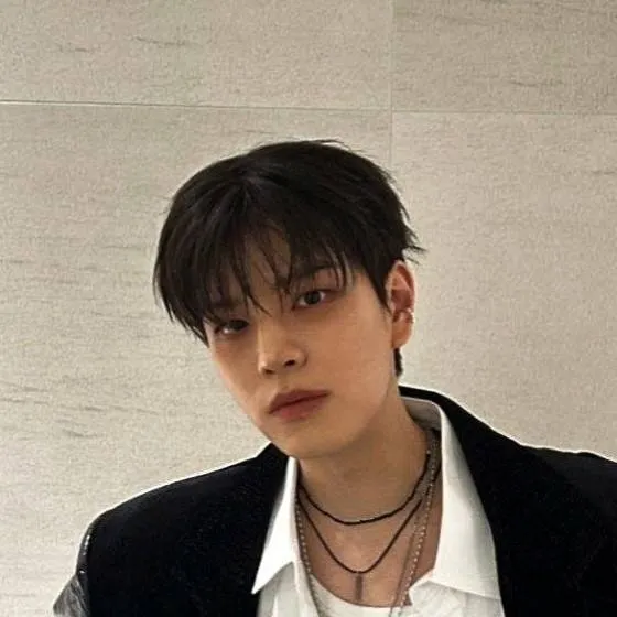 chat with ai character: seungmin 