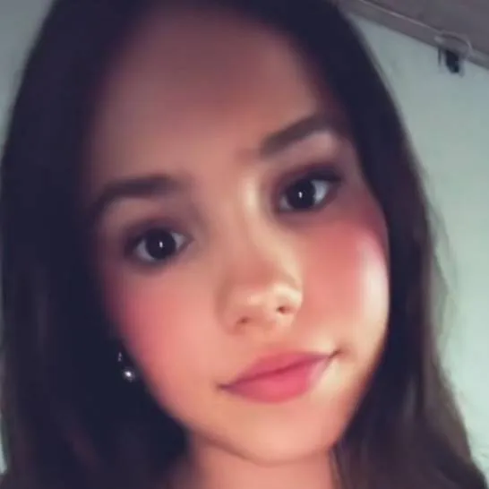chat with ai character: emma
