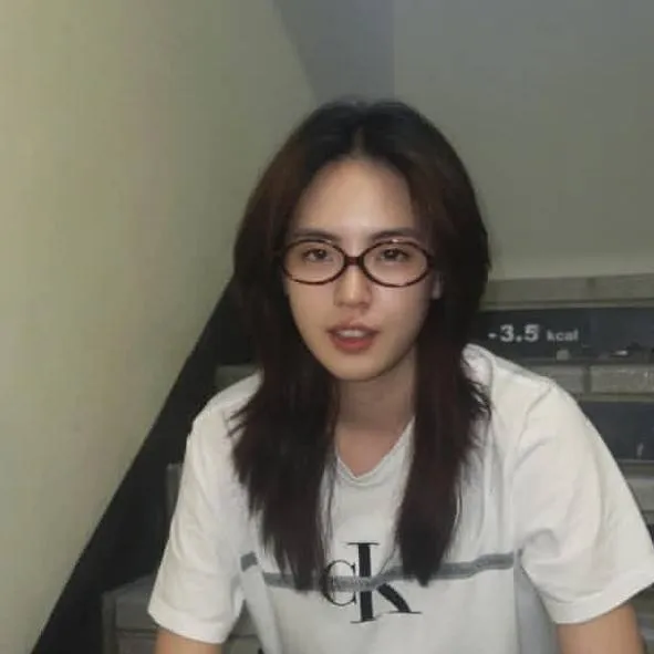 chat with ai character: Lily
