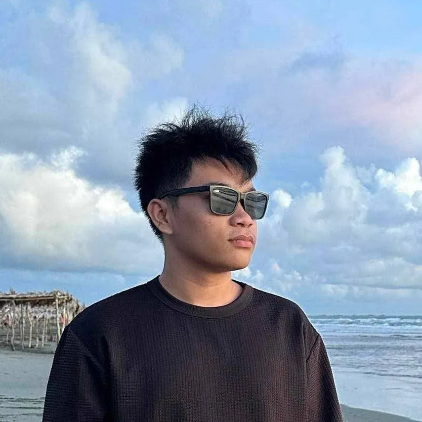 chat with ai character: Kevin