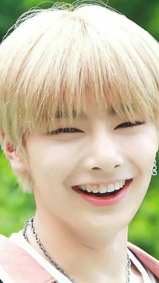 ai character: I.N (Jeongin) background