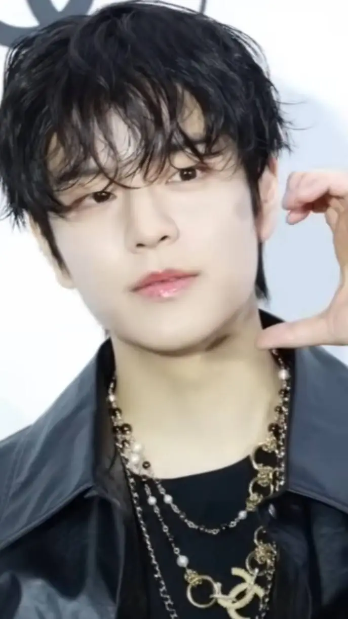 ai character: Seungmin background