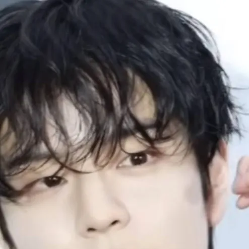 chat with ai character: Seungmin