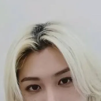 chat with ai character: Felix