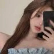 chat with ai character: la presumida